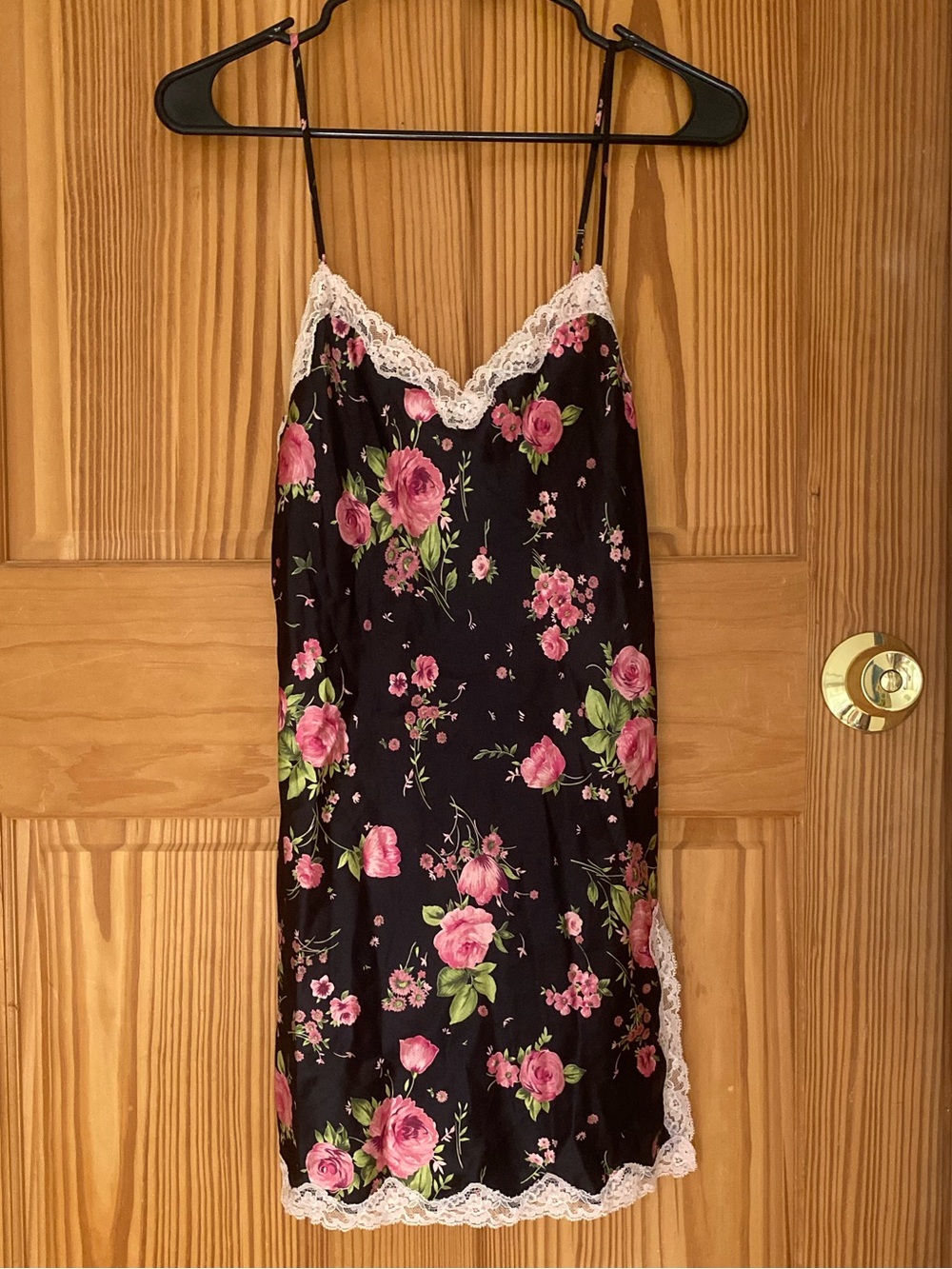 Vintage ‘90s Victoria’s Secret floral slip with lace trim